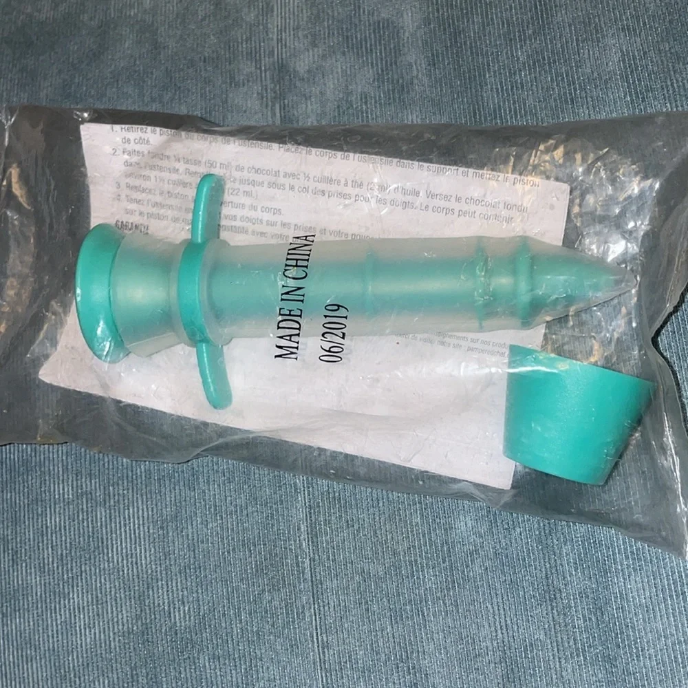 Pampered Chef Silicone Teal Chocolate Drizzler BRAND NEW Dessert Decor Tool